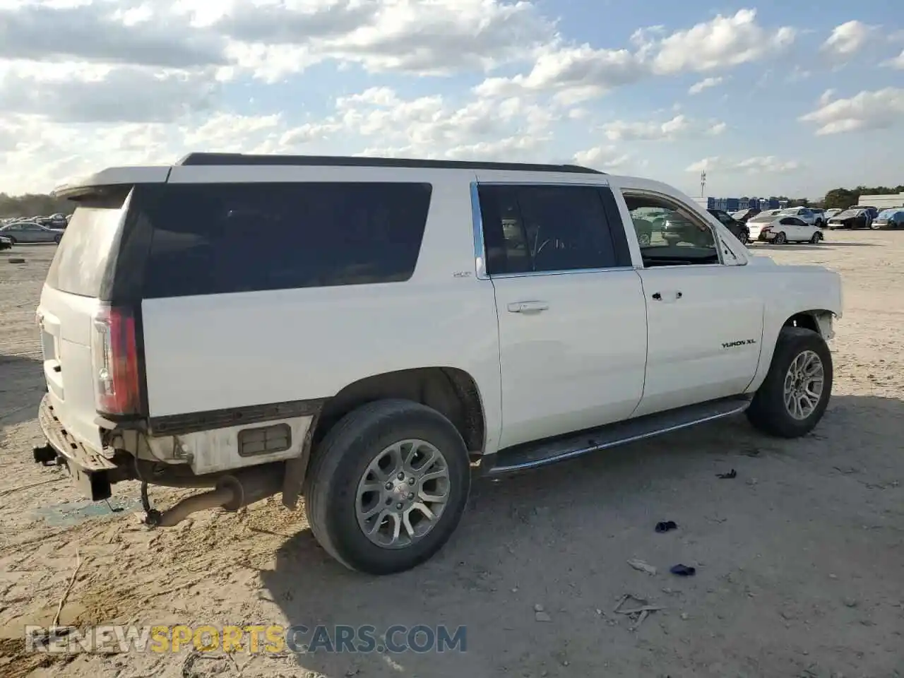 3 Photograph of a damaged car 1GKS2GKC9LR298586 GMC YUKON 2020