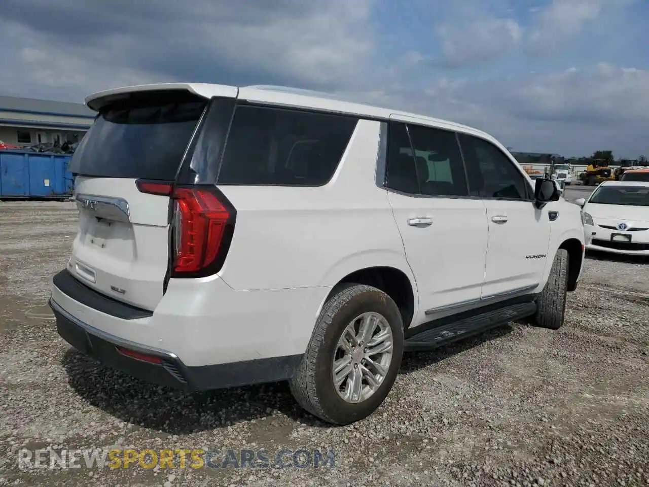 3 Photograph of a damaged car 1GKS1BKD0MR114474 GMC YUKON 2021