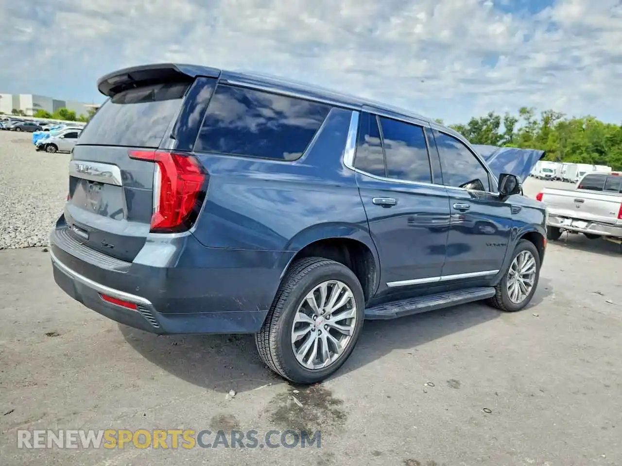 3 Photograph of a damaged car 1GKS1BKD5MR374191 GMC YUKON 2021