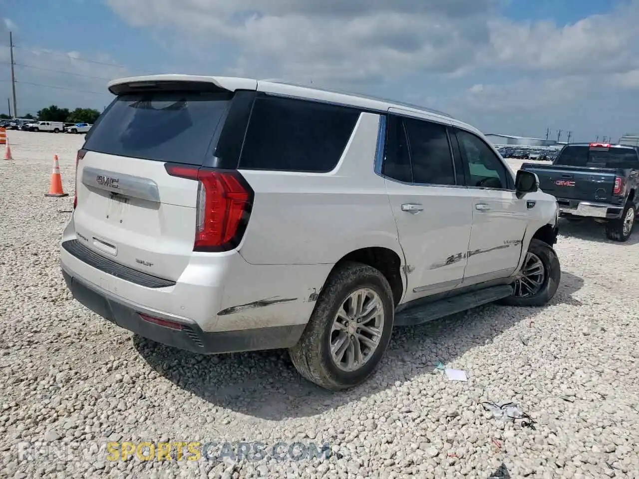 3 Photograph of a damaged car 1GKS1BKD8MR287613 GMC YUKON 2021