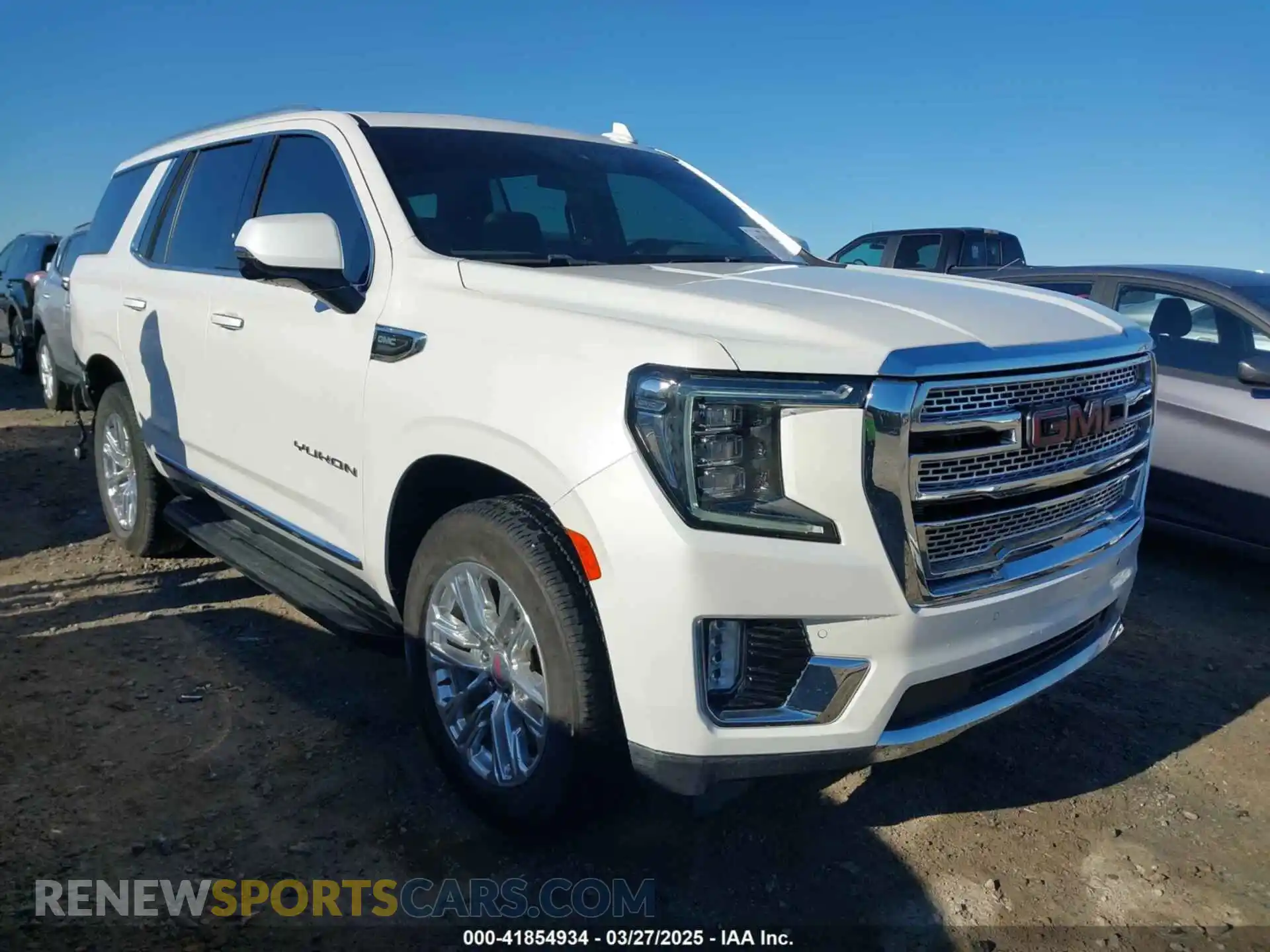 1 Photograph of a damaged car 1GKS1BKD8MR320271 GMC YUKON 2021