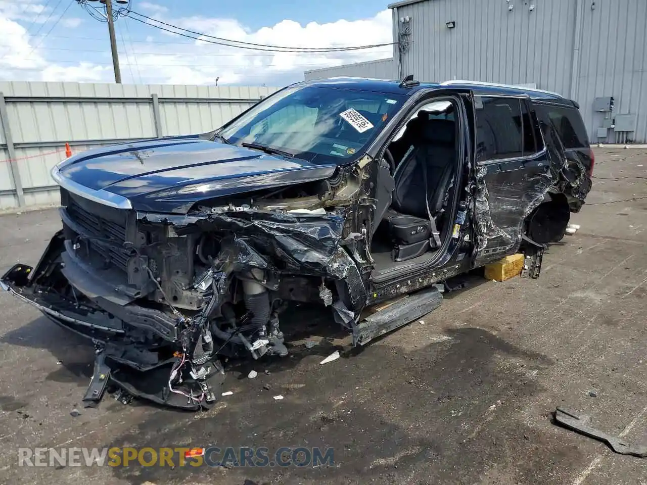 1 Photograph of a damaged car 1GKS1DKL6MR318392 GMC YUKON 2021