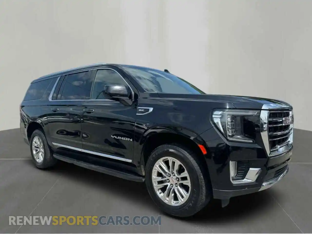 1 Photograph of a damaged car 1GKS1GKD2MR174091 GMC YUKON 2021