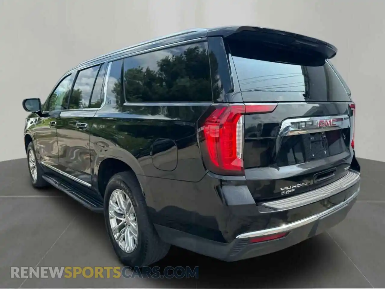3 Photograph of a damaged car 1GKS1GKD2MR174091 GMC YUKON 2021