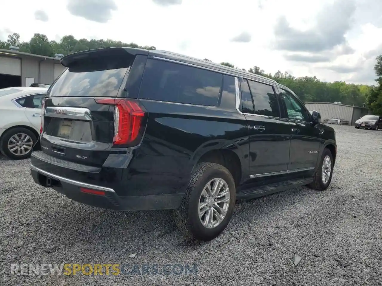 3 Photograph of a damaged car 1GKS1GKD4MR372641 GMC YUKON 2021