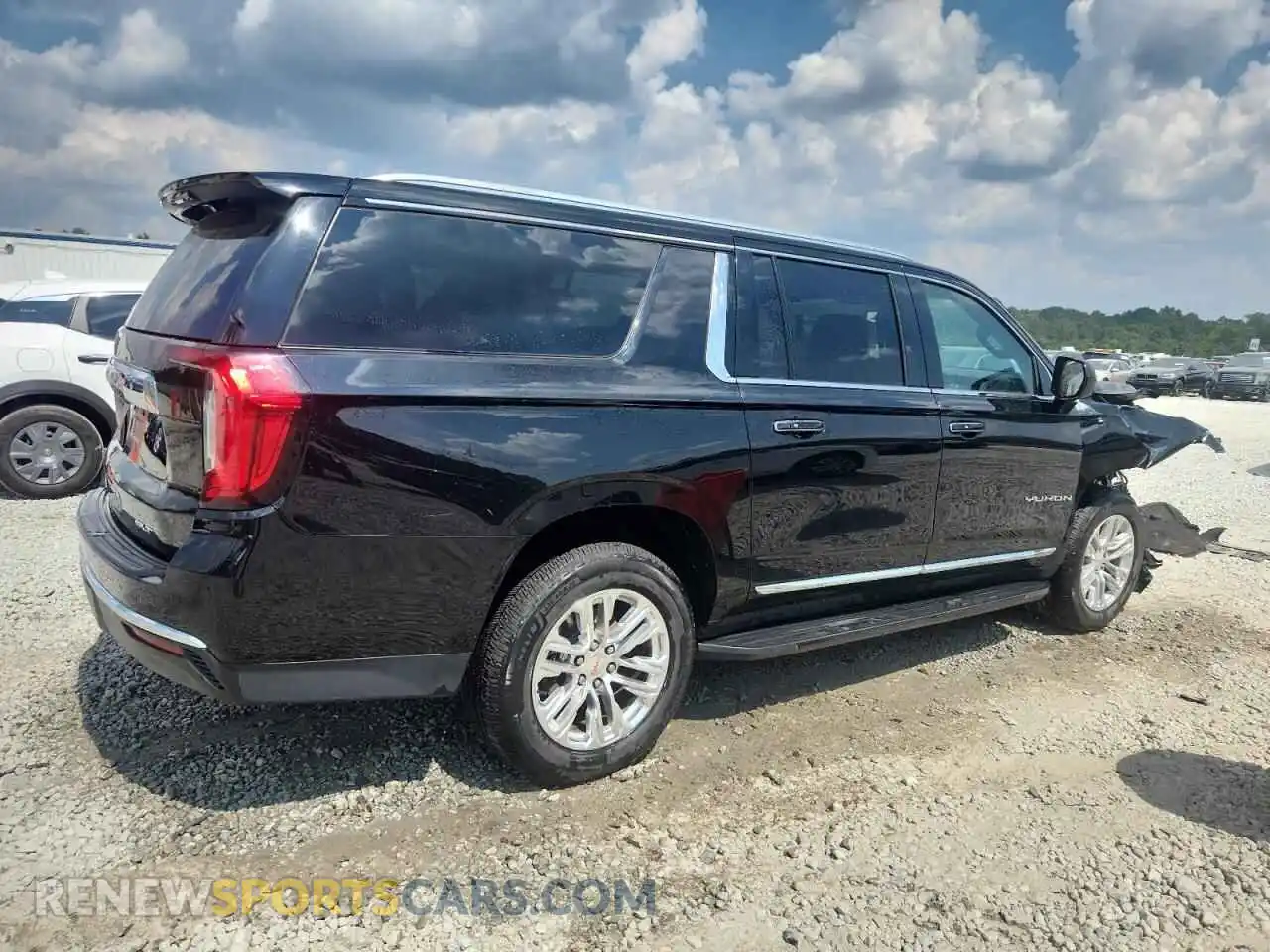 3 Photograph of a damaged car 1GKS1GKDXMR250673 GMC YUKON 2021