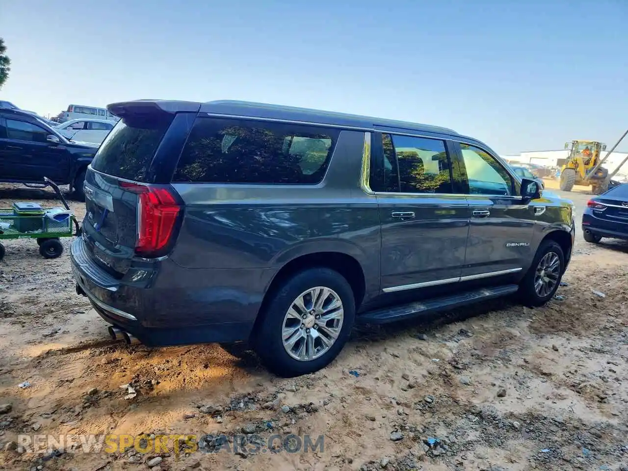 3 Photograph of a damaged car 1GKS1JKL0MR212695 GMC YUKON 2021