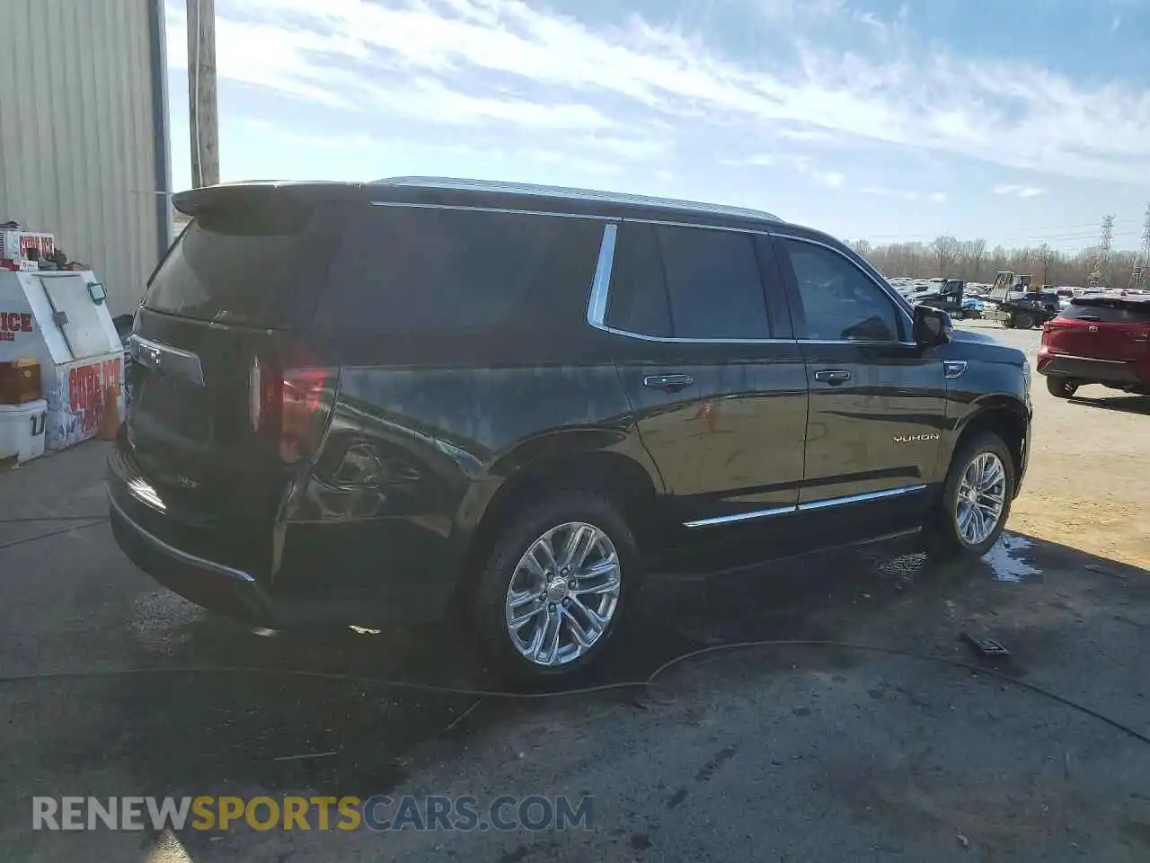 3 Photograph of a damaged car 1GKS2BKD2MR117969 GMC YUKON 2021