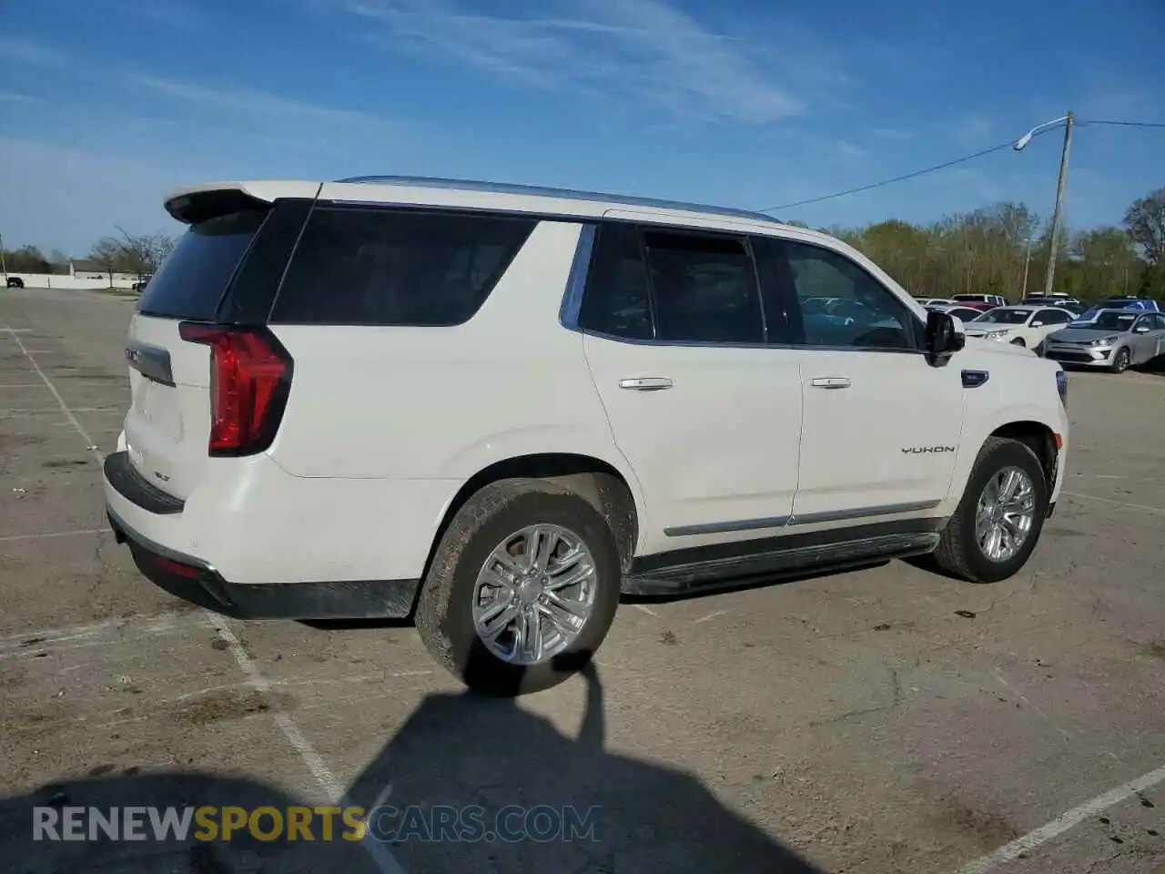 3 Photograph of a damaged car 1GKS2BKD2MR148235 GMC YUKON 2021