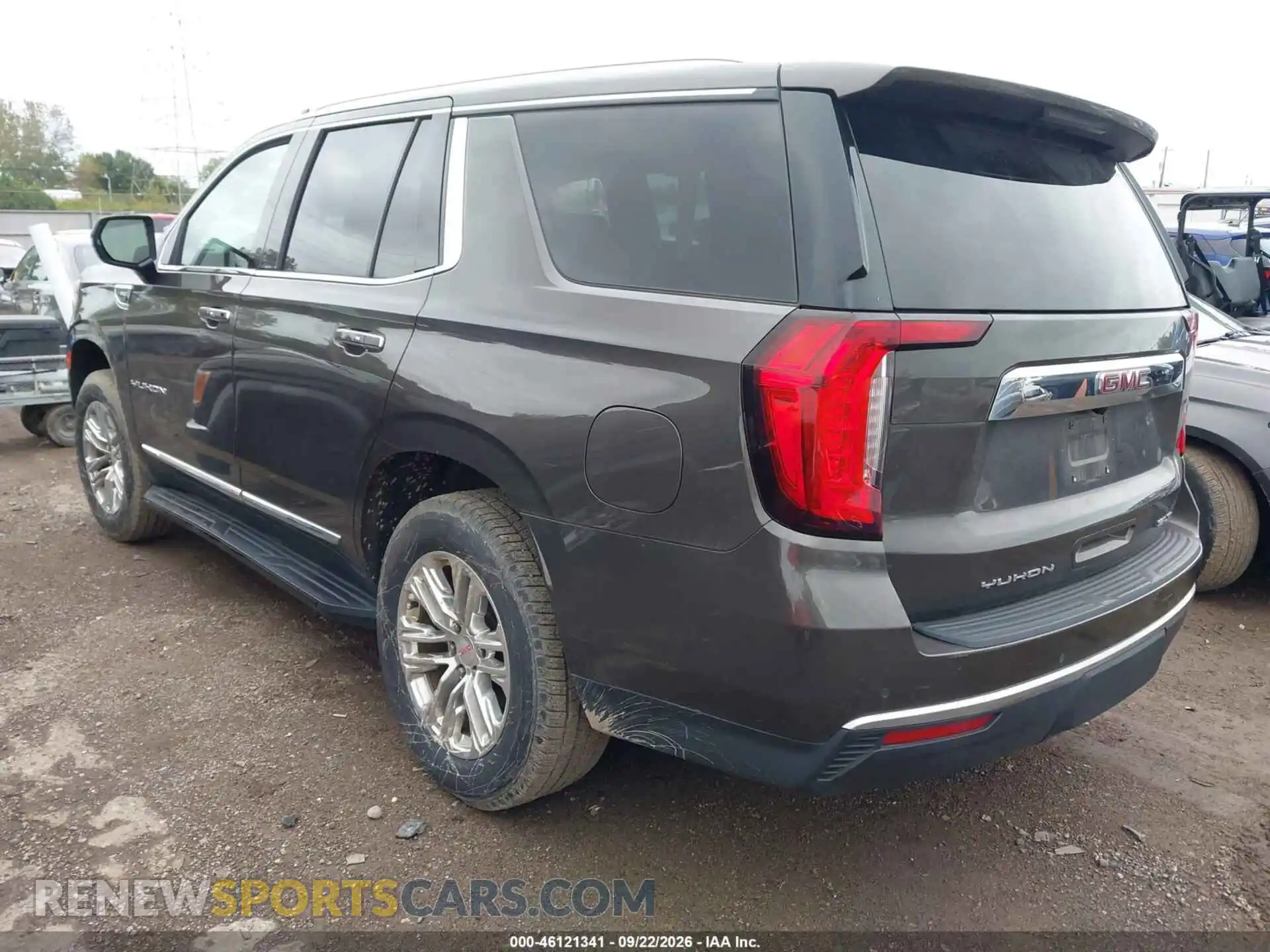 3 Photograph of a damaged car 1GKS2BKD2MR279374 GMC YUKON 2021