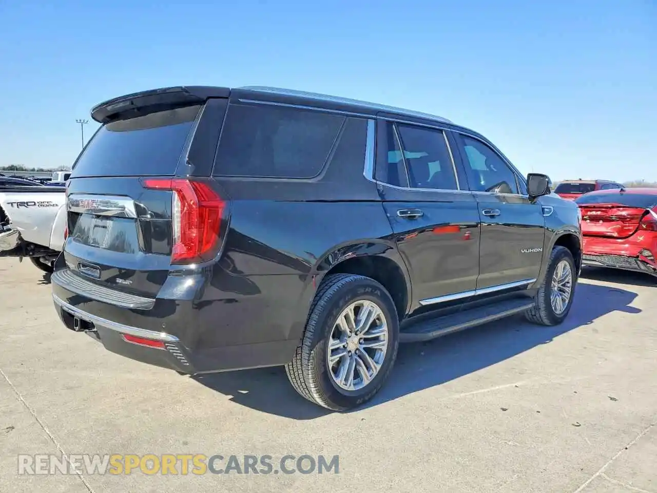 3 Photograph of a damaged car 1GKS2BKD9MR422496 GMC YUKON 2021