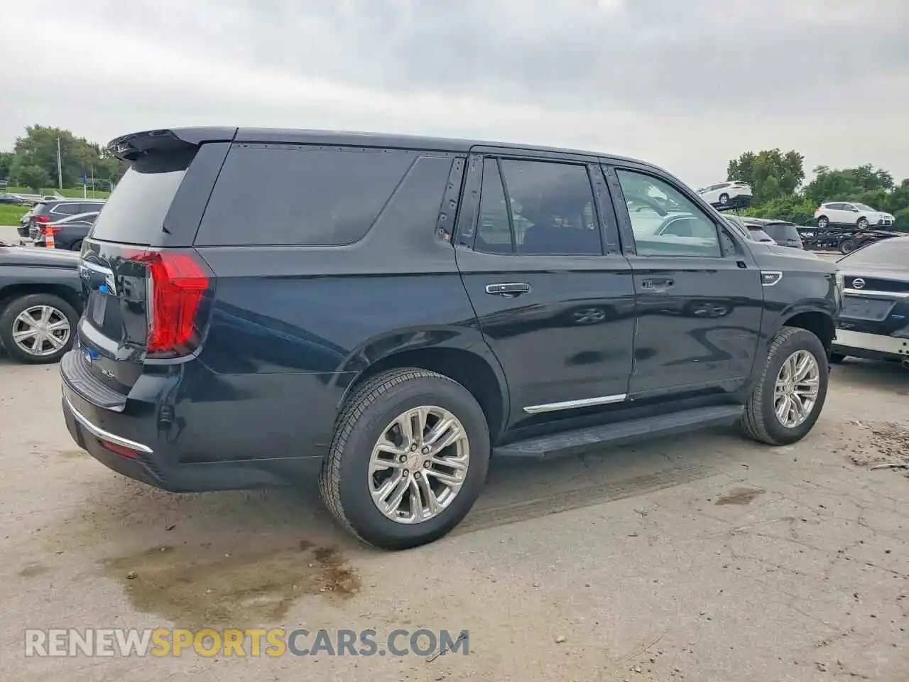 3 Photograph of a damaged car 1GKS2BKDXMR361420 GMC YUKON 2021