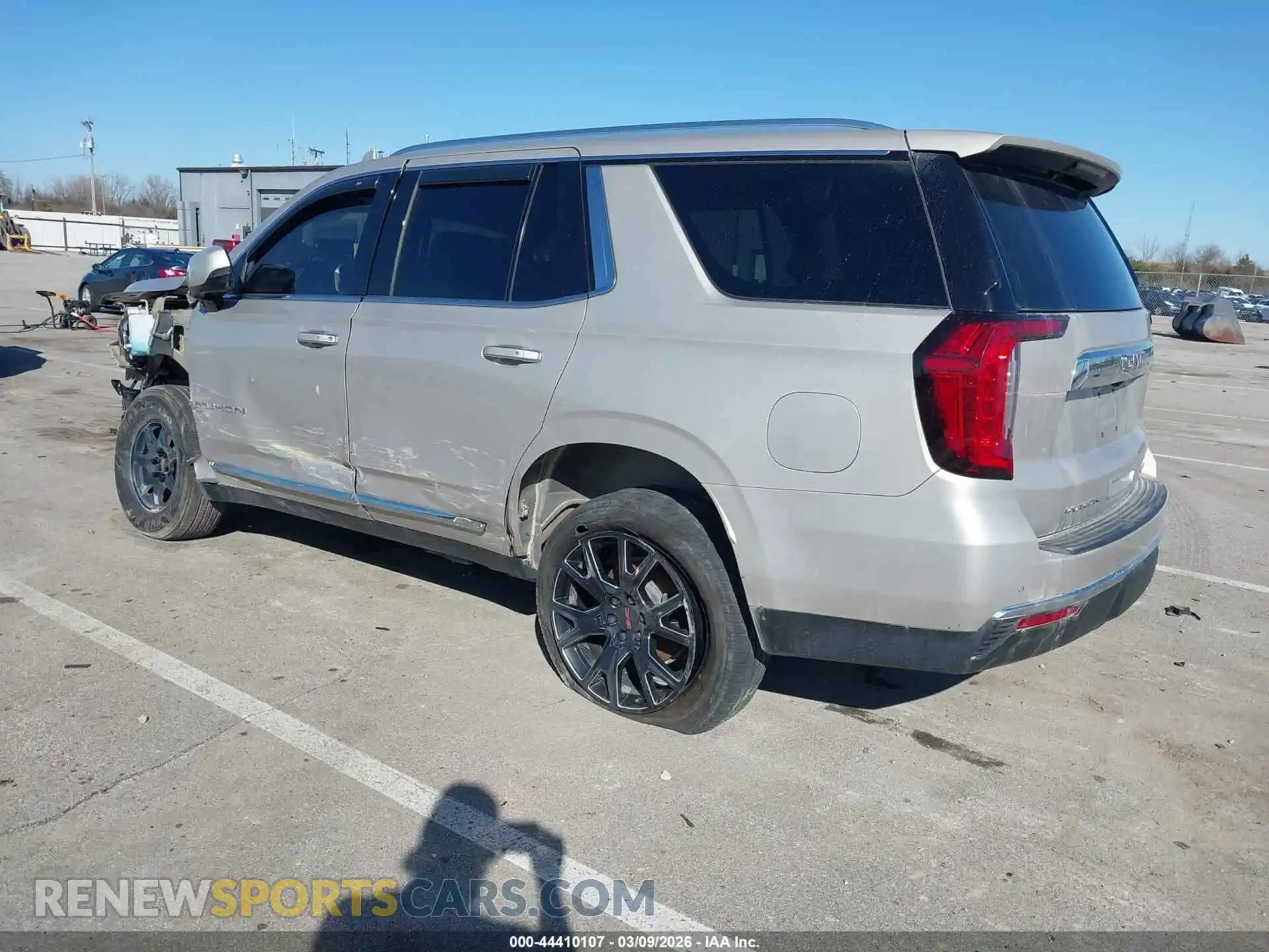3 Photograph of a damaged car 1GKS2BKT2MR473863 GMC YUKON 2021