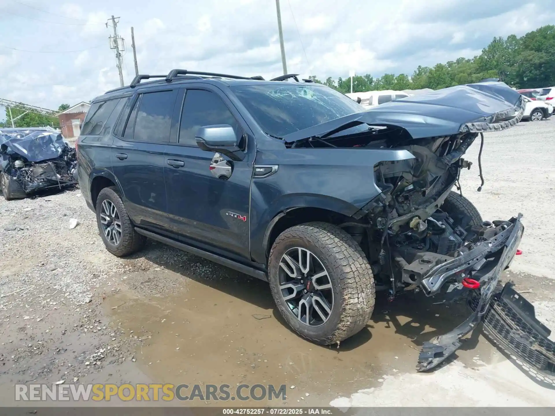 1 Photograph of a damaged car 1GKS2CKD3MR398850 GMC YUKON 2021