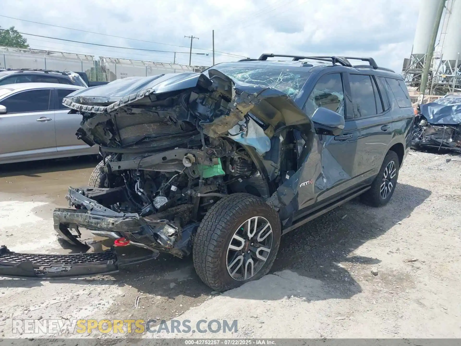 2 Photograph of a damaged car 1GKS2CKD3MR398850 GMC YUKON 2021