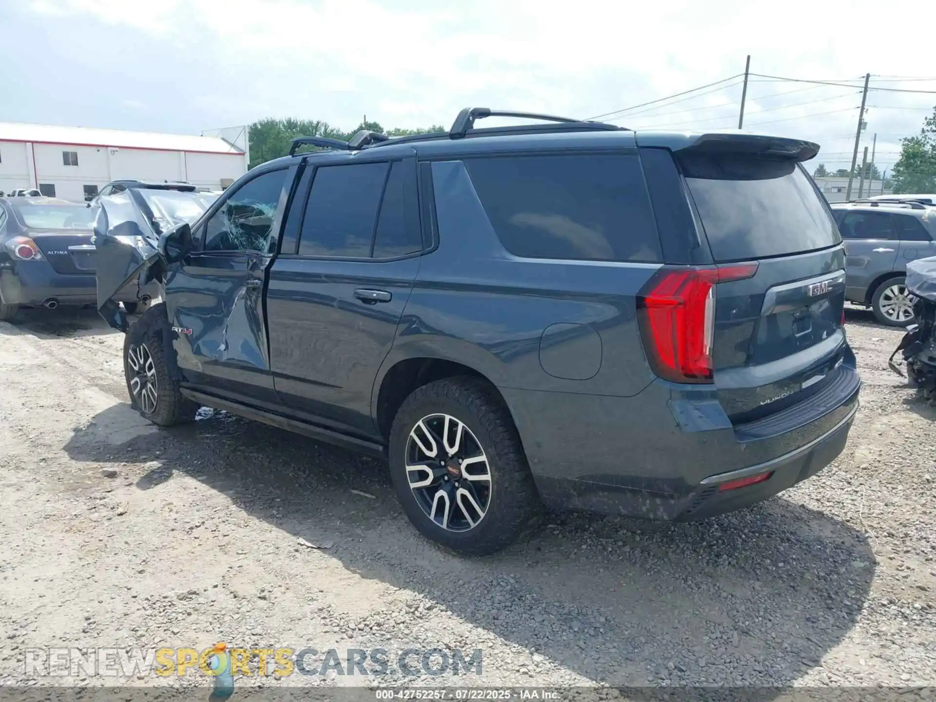 3 Photograph of a damaged car 1GKS2CKD3MR398850 GMC YUKON 2021