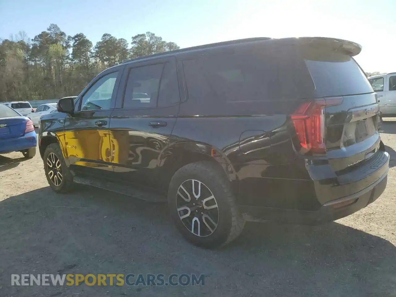 2 Photograph of a damaged car 1GKS2CKD4MR434657 GMC YUKON 2021