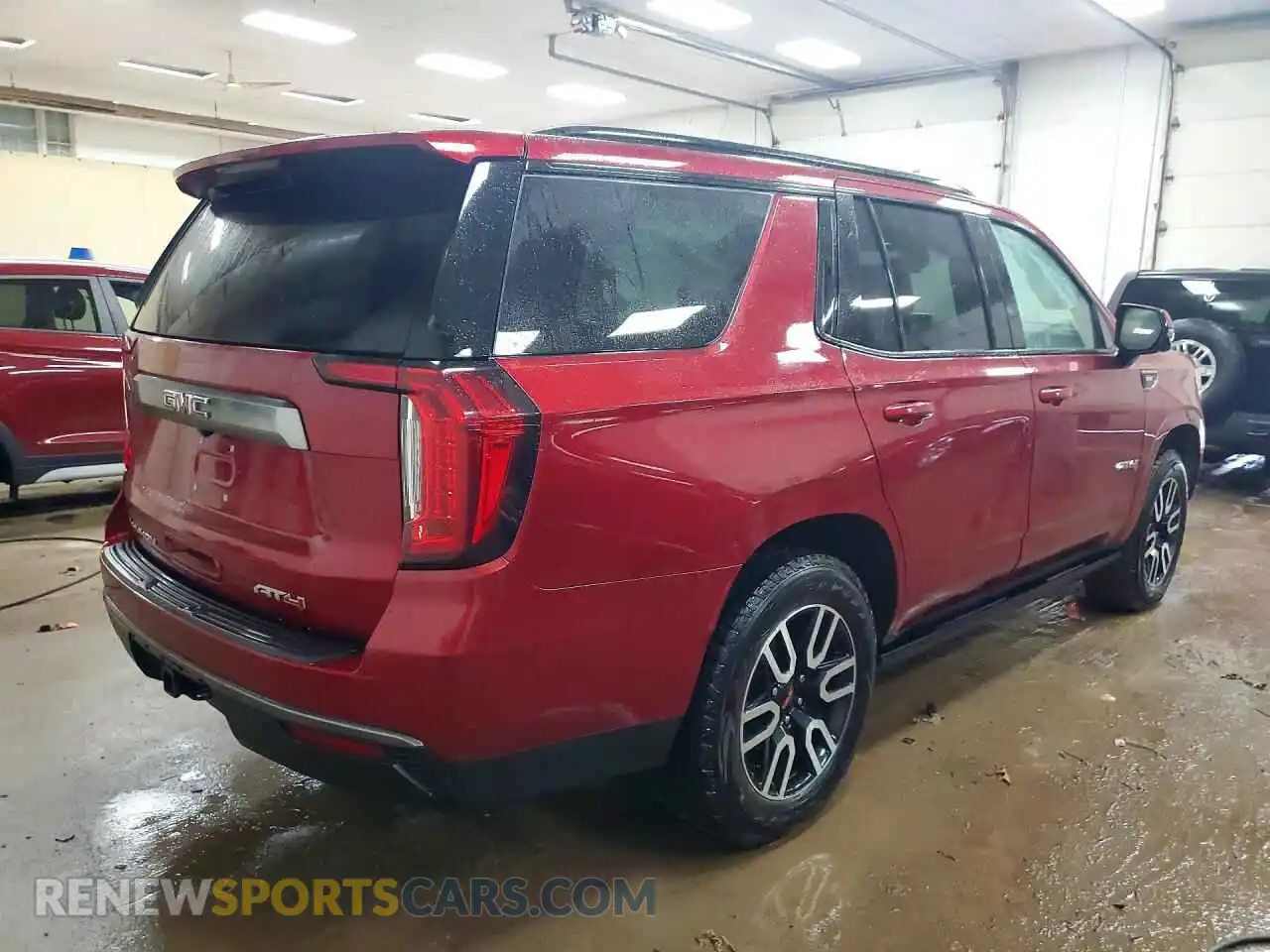 3 Photograph of a damaged car 1GKS2CKD8MR168561 GMC YUKON 2021
