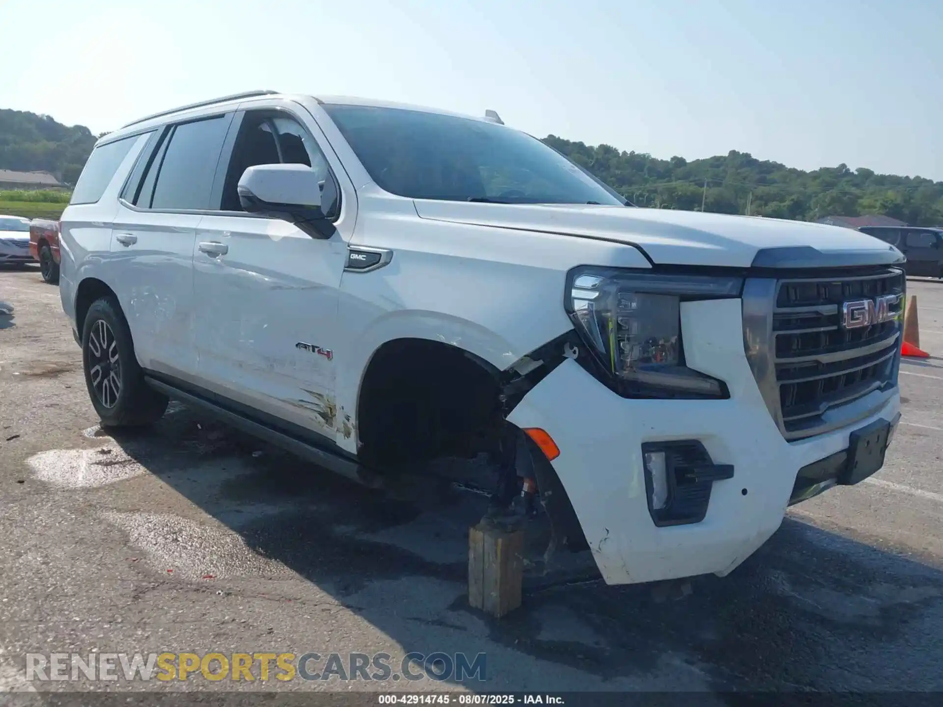 1 Photograph of a damaged car 1GKS2CKD8MR271091 GMC YUKON 2021