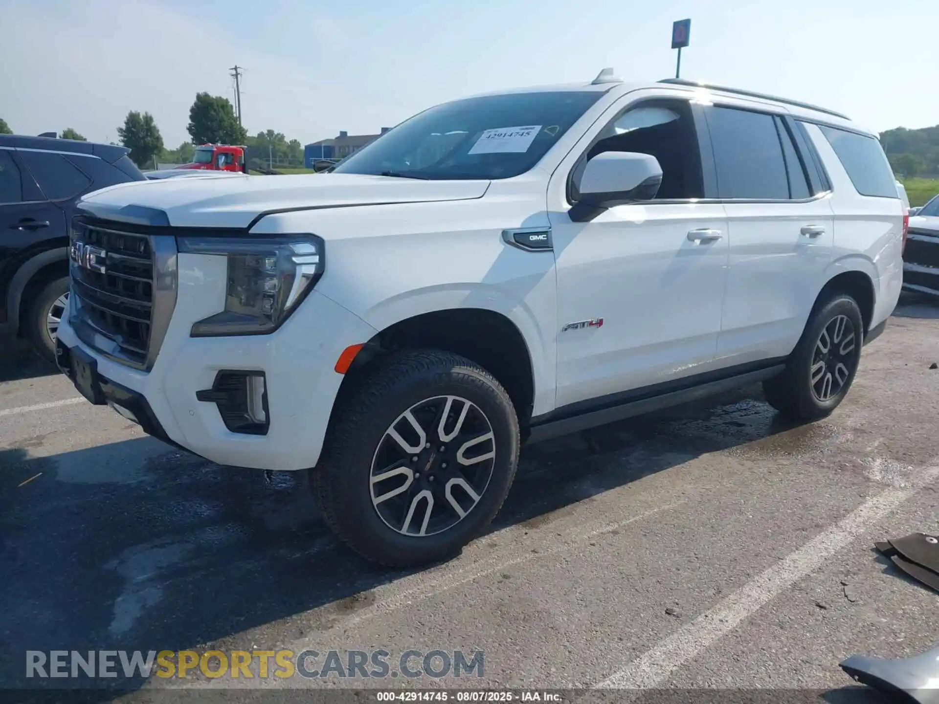 2 Photograph of a damaged car 1GKS2CKD8MR271091 GMC YUKON 2021