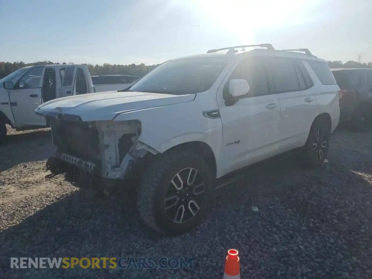 1 Photograph of a damaged car 1GKS2CKD9MR316331 GMC YUKON 2021