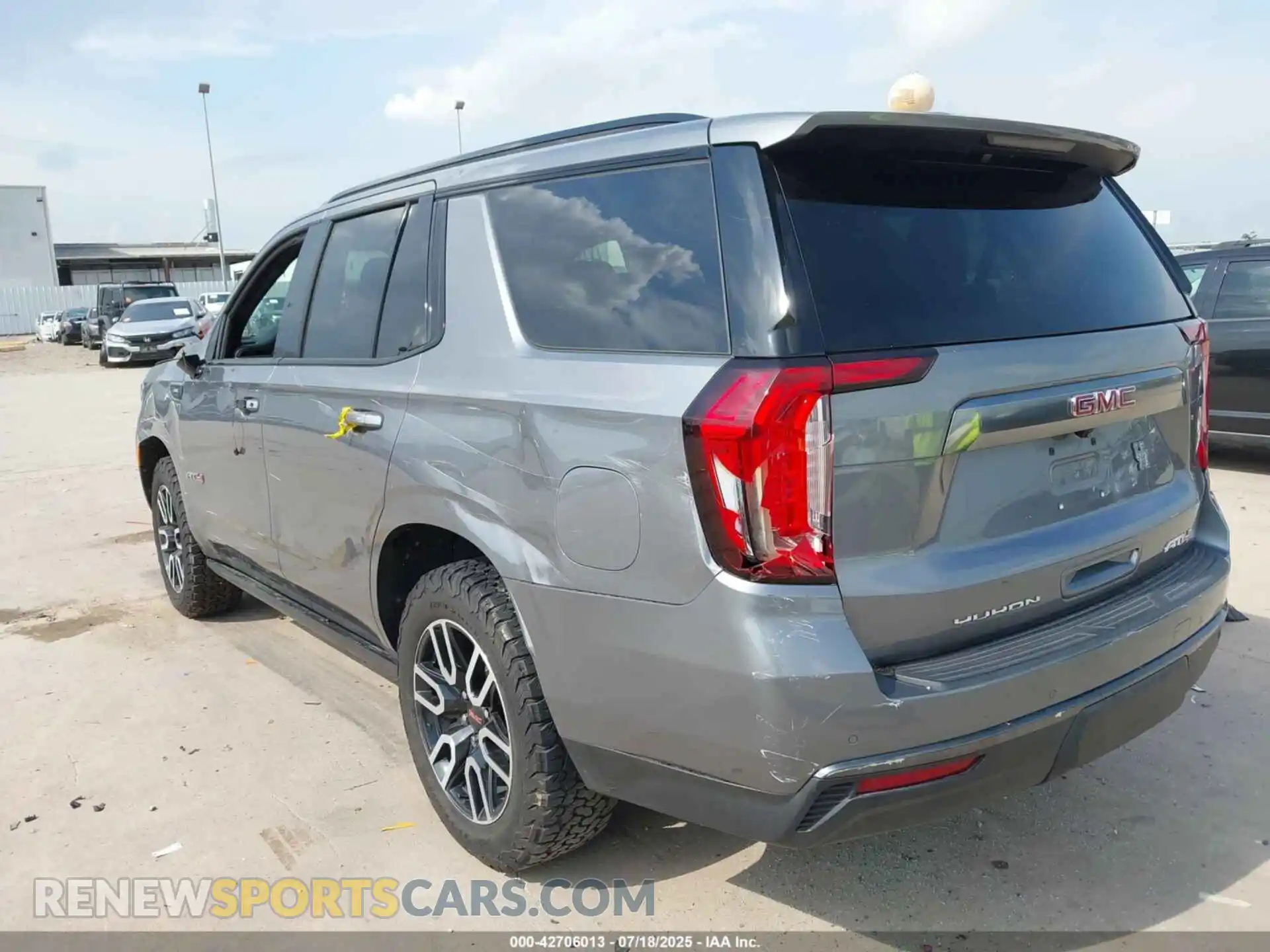 3 Photograph of a damaged car 1GKS2CKDXMR197088 GMC YUKON 2021