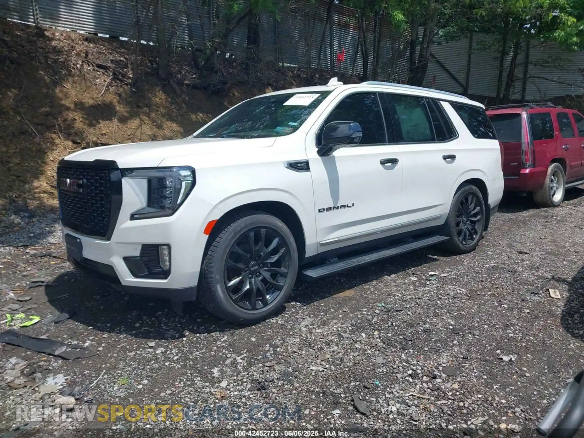 2 Photograph of a damaged car 1GKS2DKL0MR150133 GMC YUKON 2021