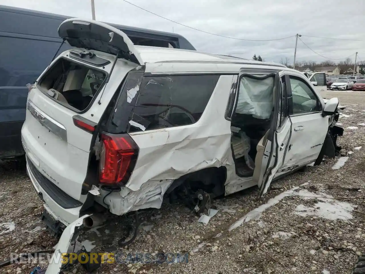3 Photograph of a damaged car 1GKS2DKL0MR412765 GMC YUKON 2021