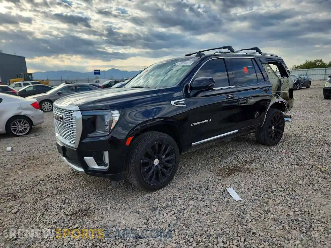 1 Photograph of a damaged car 1GKS2DKL1MR128156 GMC YUKON 2021
