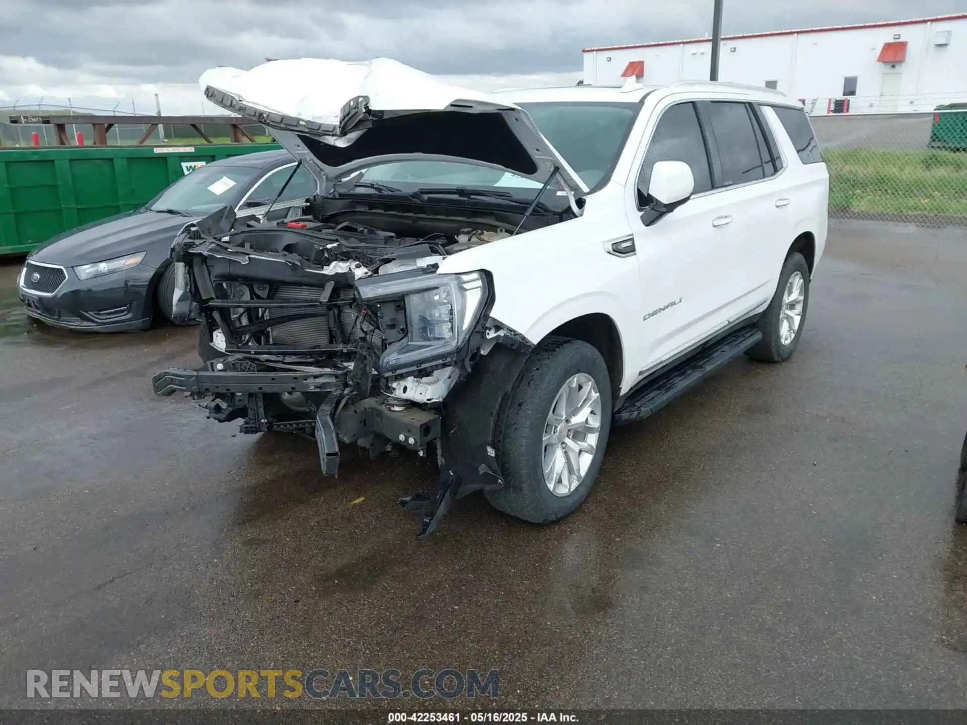 2 Photograph of a damaged car 1GKS2DKL1MR473977 GMC YUKON 2021