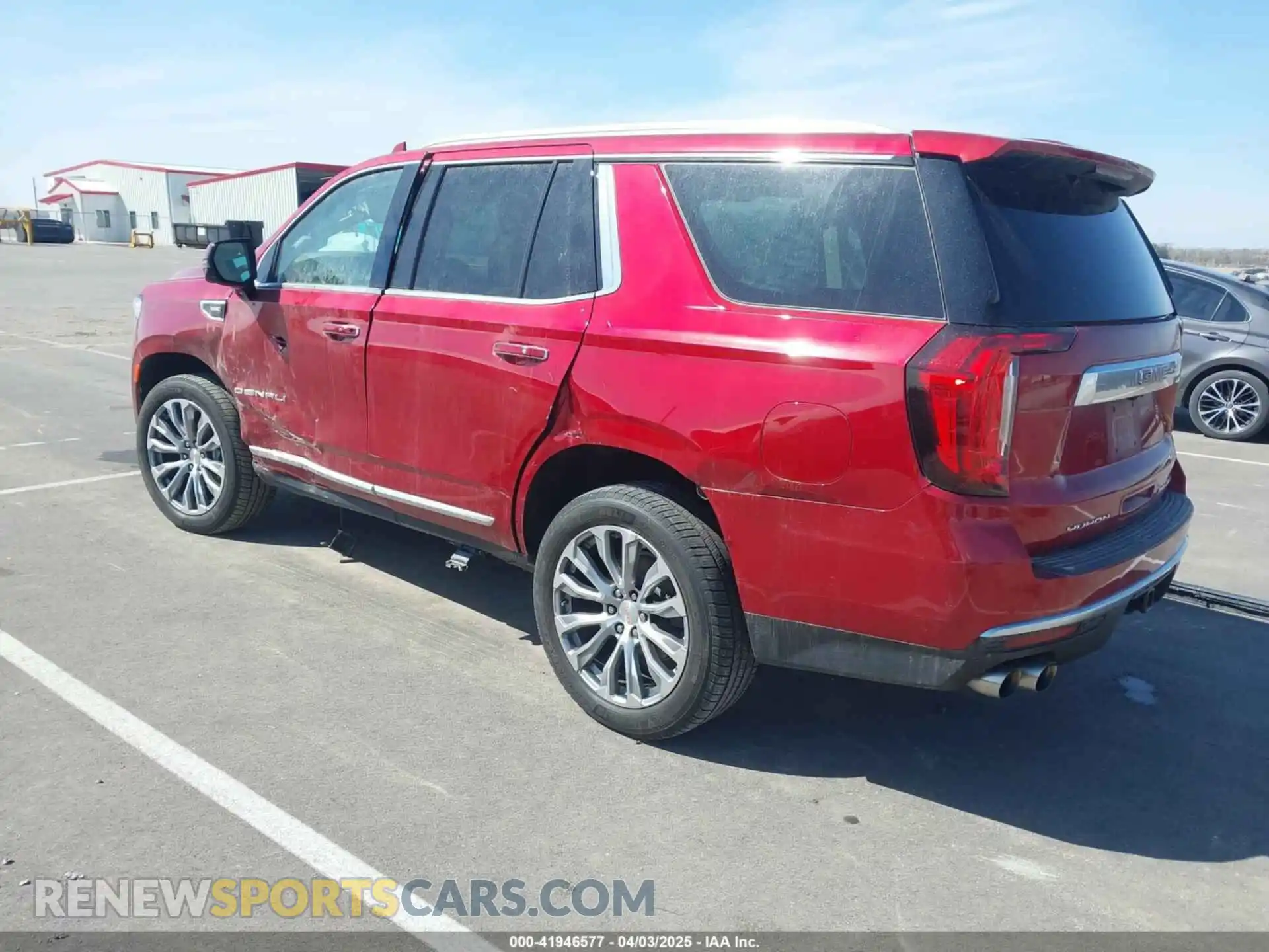3 Photograph of a damaged car 1GKS2DKL4MR333308 GMC YUKON 2021
