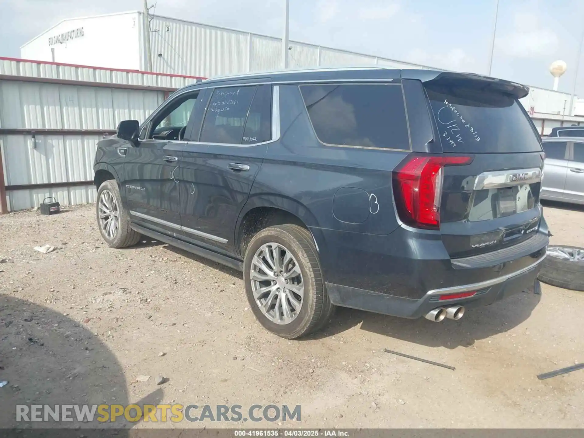 3 Photograph of a damaged car 1GKS2DKL4MR392195 GMC YUKON 2021