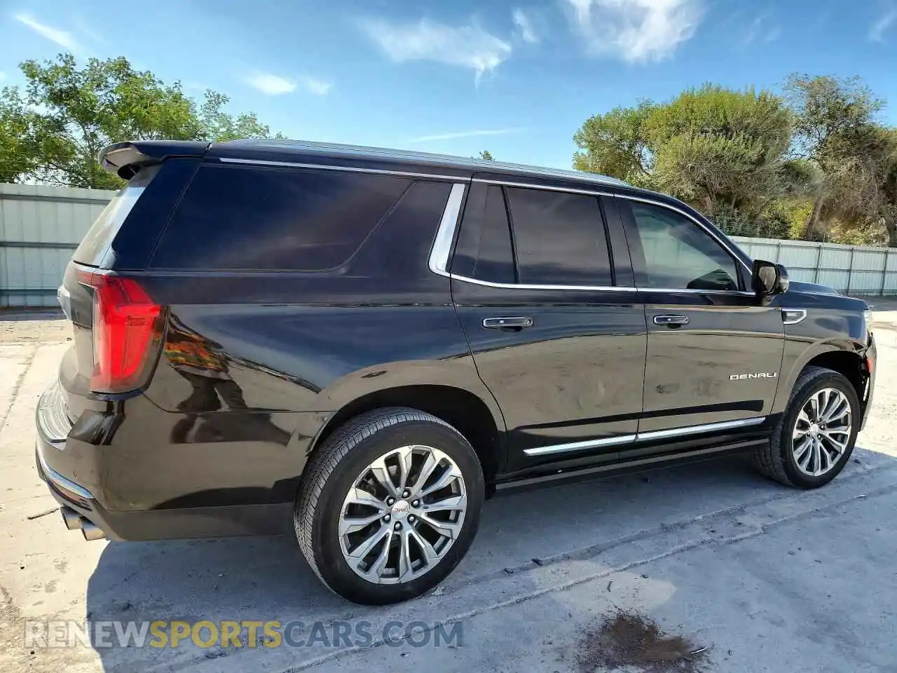 3 Photograph of a damaged car 1GKS2DKL5MR107679 GMC YUKON 2021