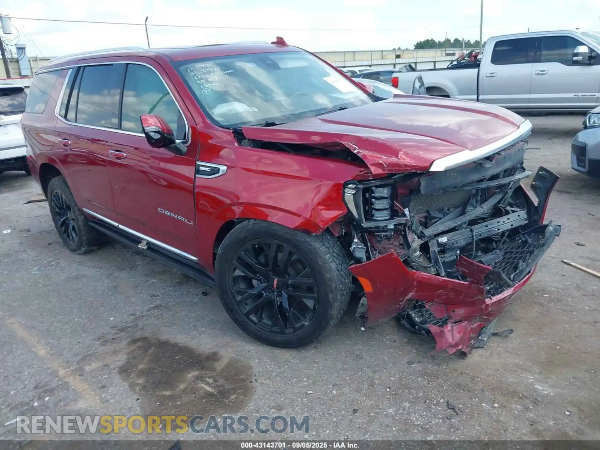 1 Photograph of a damaged car 1GKS2DKL5MR173486 GMC YUKON 2021