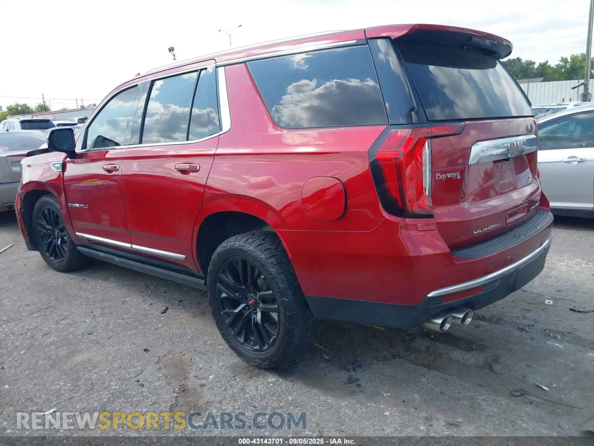 3 Photograph of a damaged car 1GKS2DKL5MR173486 GMC YUKON 2021