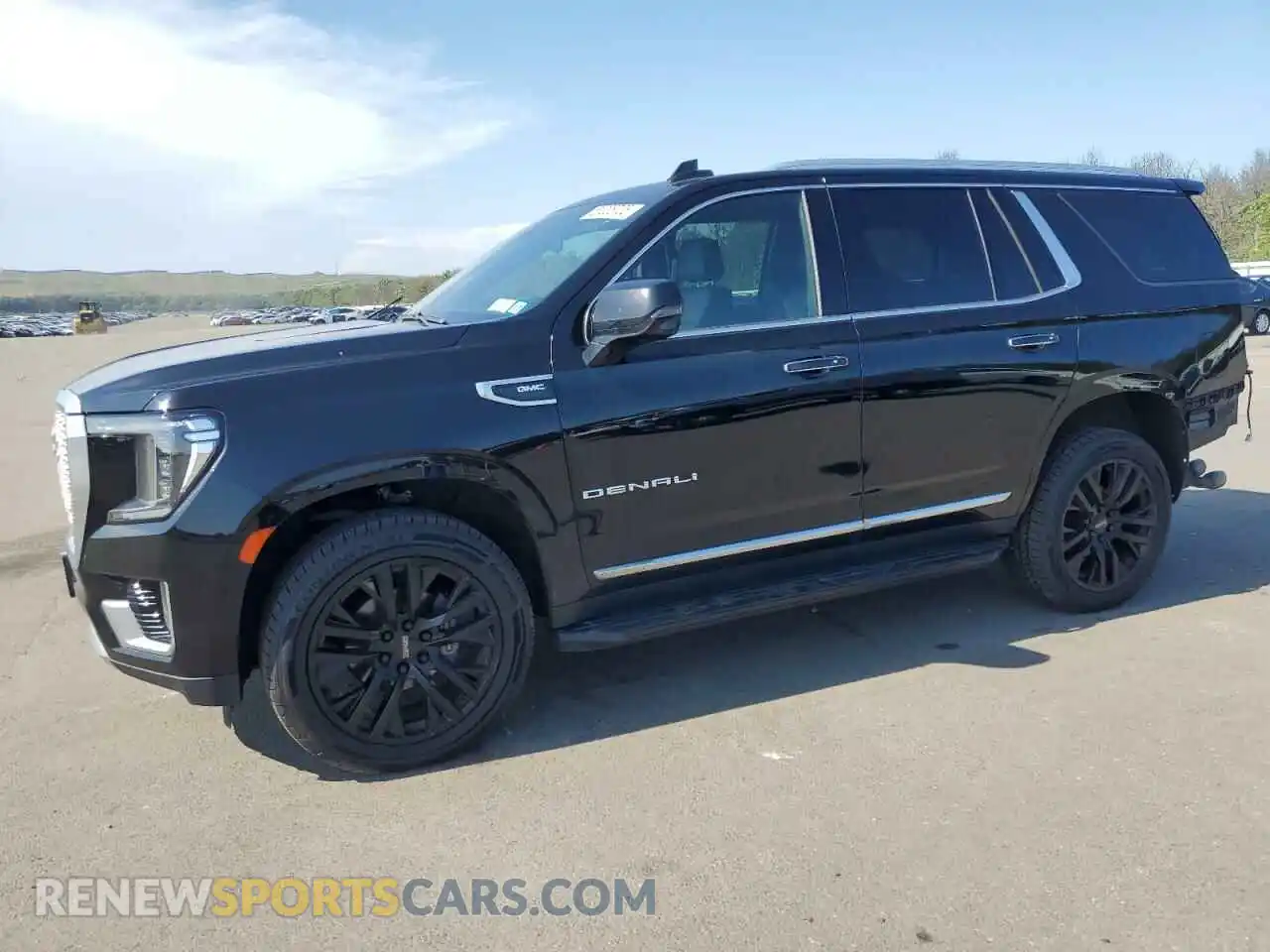 1 Photograph of a damaged car 1GKS2DKL5MR405472 GMC YUKON 2021