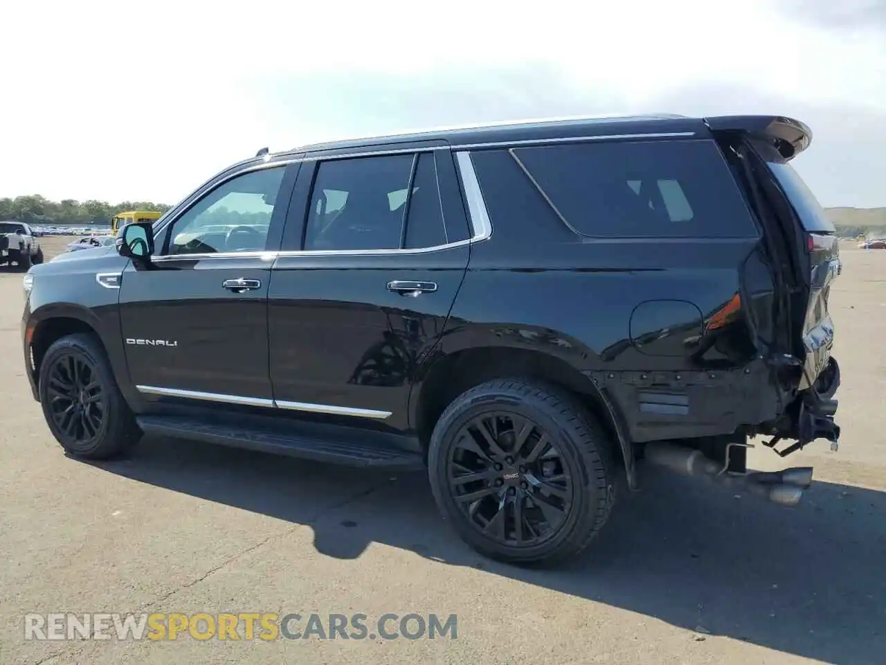 2 Photograph of a damaged car 1GKS2DKL5MR405472 GMC YUKON 2021