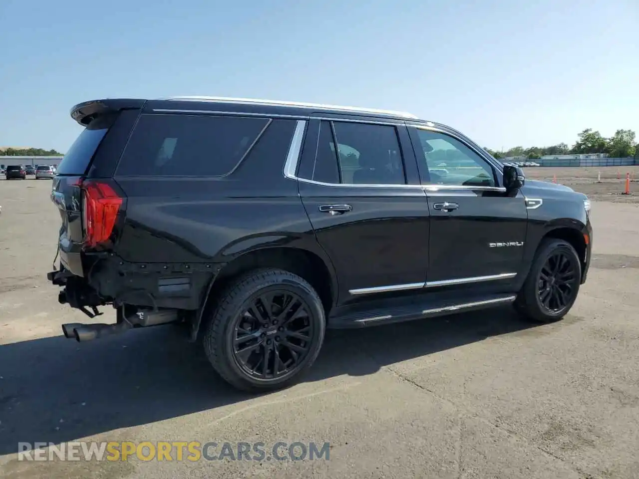 3 Photograph of a damaged car 1GKS2DKL5MR405472 GMC YUKON 2021