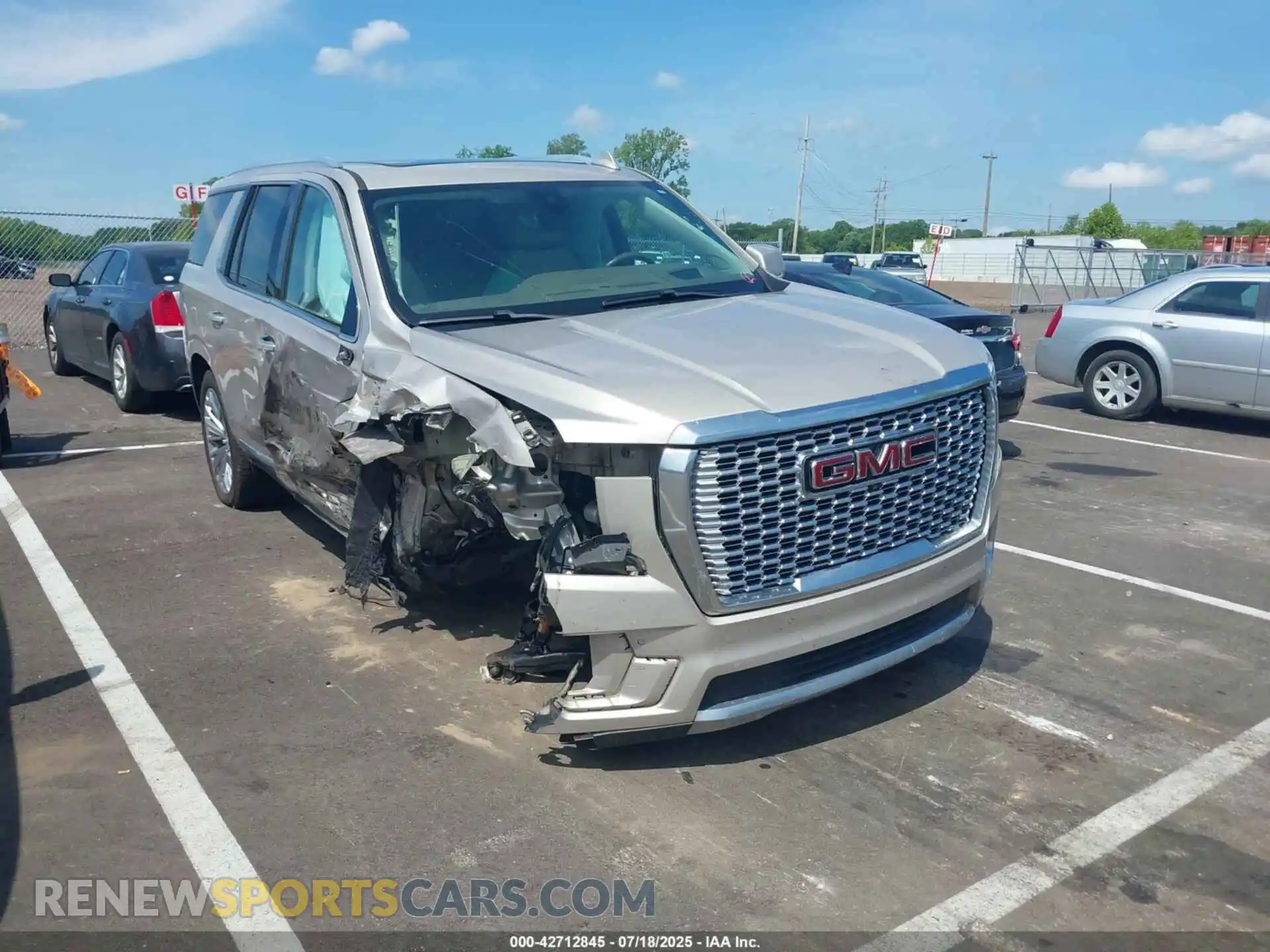1 Photograph of a damaged car 1GKS2DKL7MR130896 GMC YUKON 2021