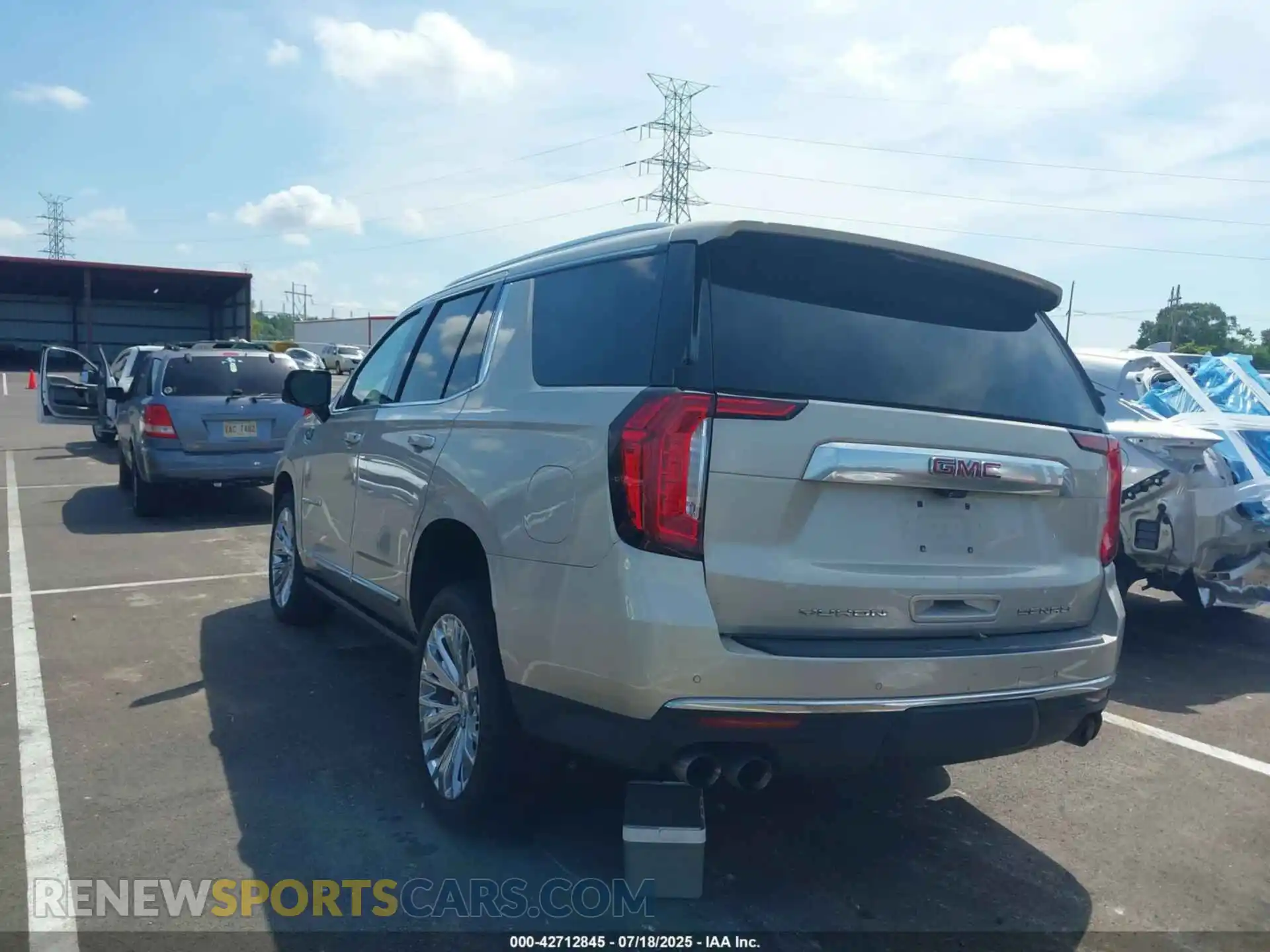 3 Photograph of a damaged car 1GKS2DKL7MR130896 GMC YUKON 2021
