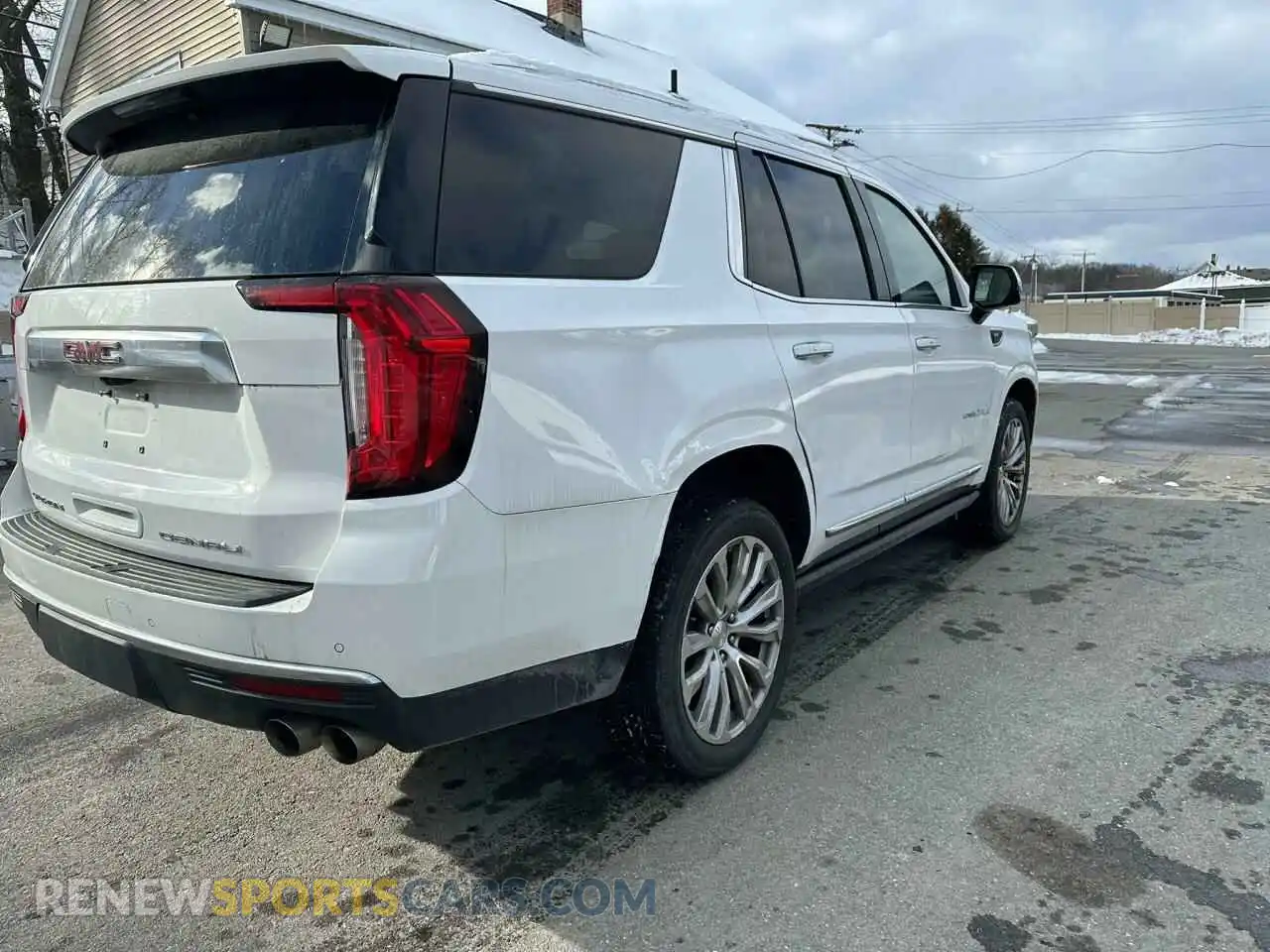 3 Photograph of a damaged car 1GKS2DKL7MR413606 GMC YUKON 2021
