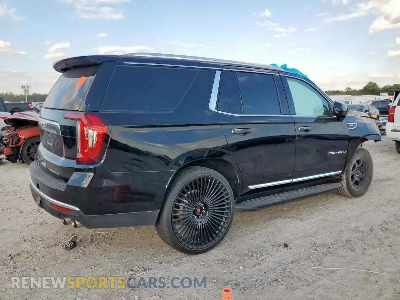 3 Photograph of a damaged car 1GKS2DKL8MR437316 GMC YUKON 2021