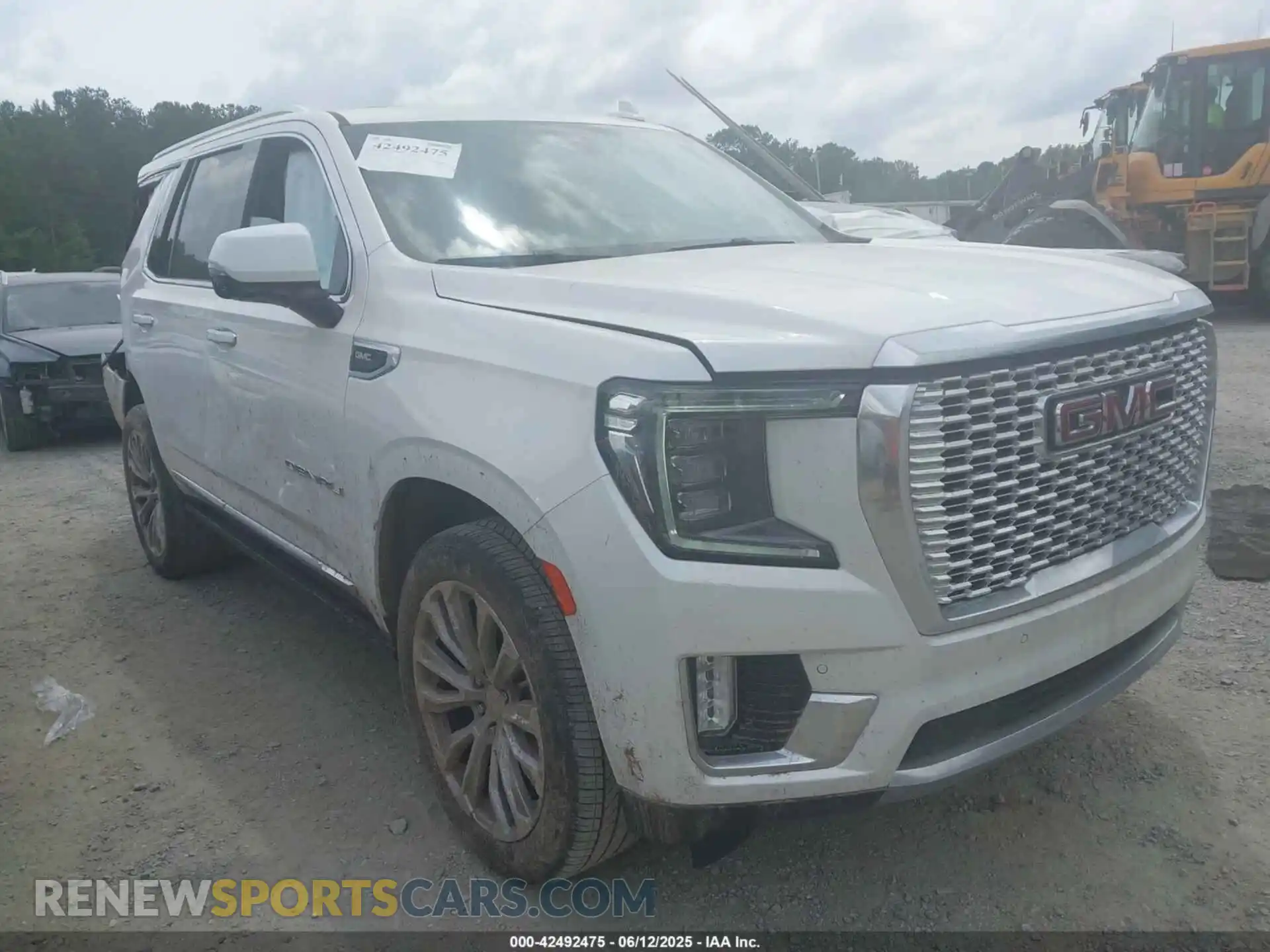 1 Photograph of a damaged car 1GKS2DKL9MR157226 GMC YUKON 2021