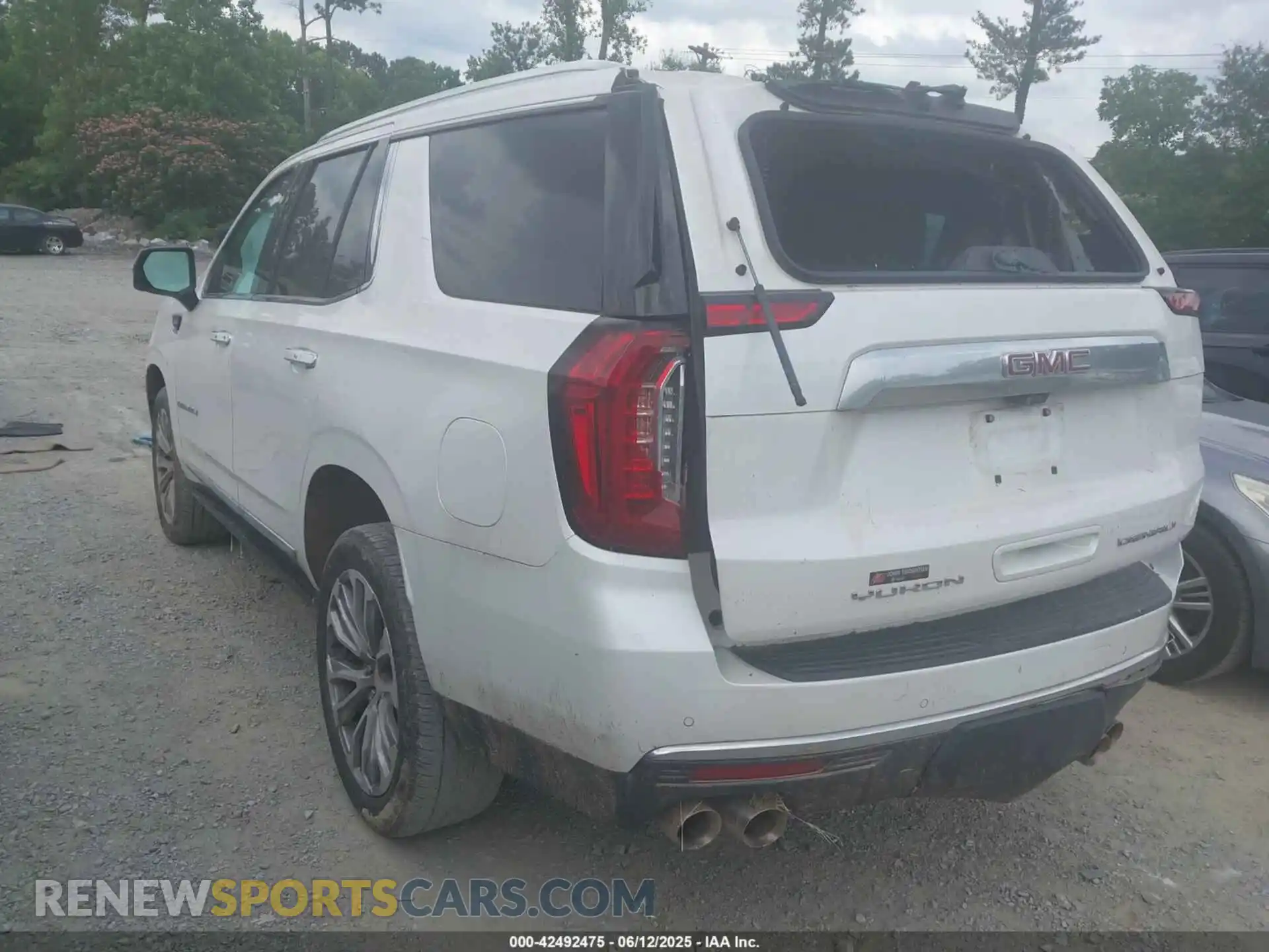3 Photograph of a damaged car 1GKS2DKL9MR157226 GMC YUKON 2021