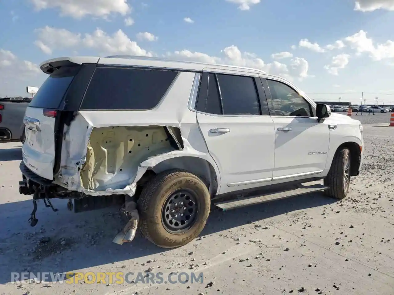 3 Photograph of a damaged car 1GKS2DKL9MR298541 GMC YUKON 2021