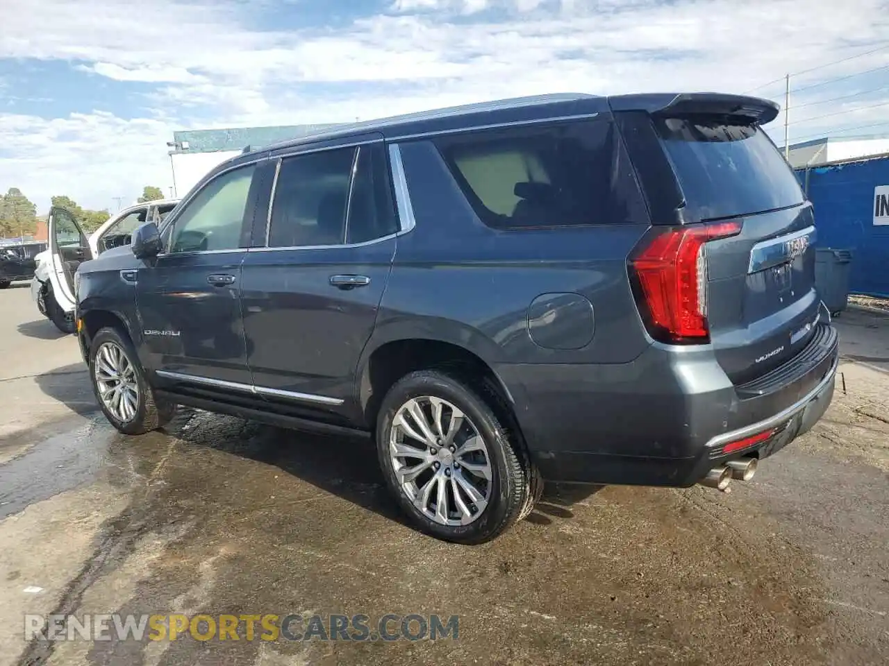 2 Photograph of a damaged car 1GKS2DKLXMR278024 GMC YUKON 2021
