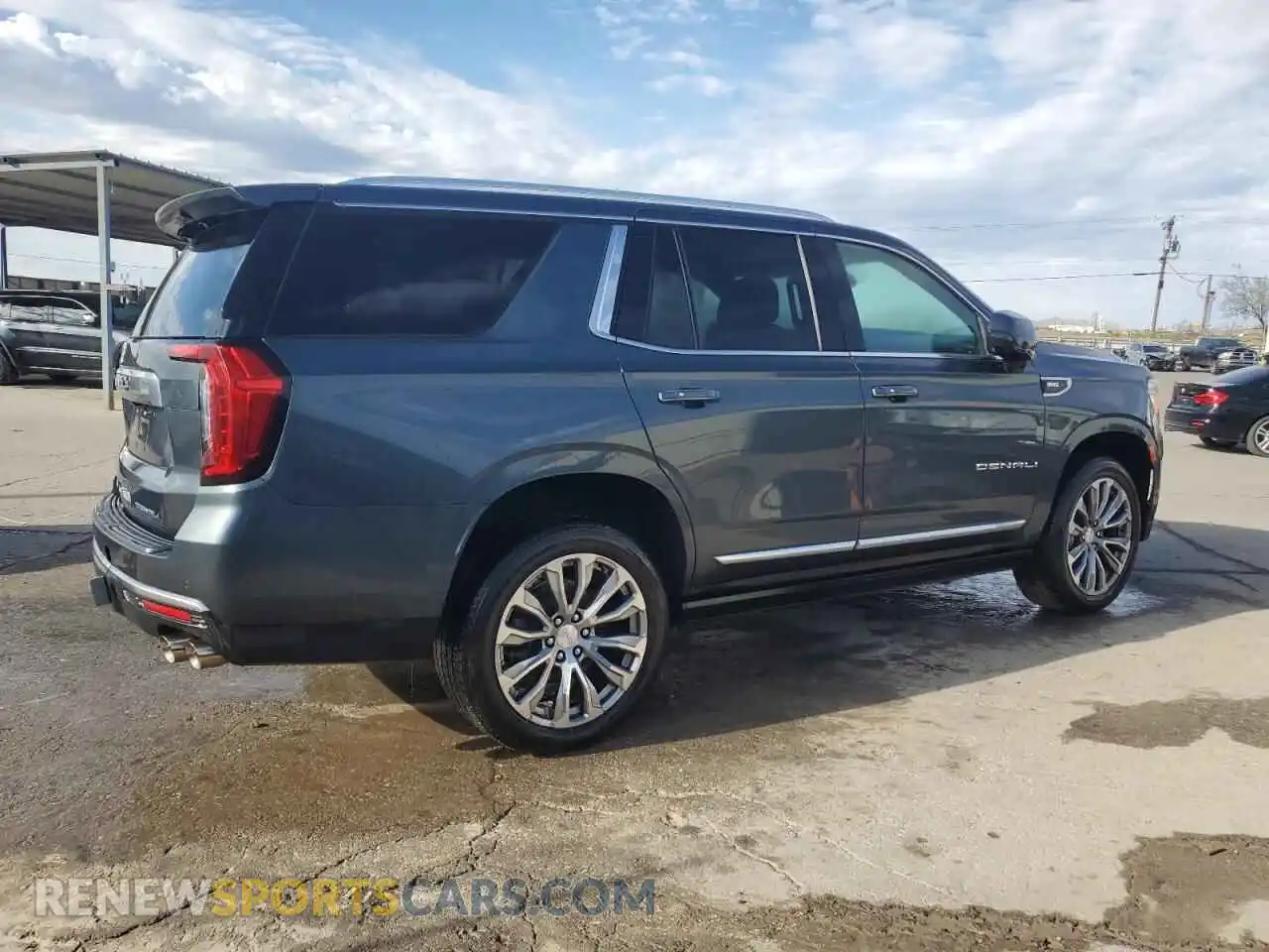 3 Photograph of a damaged car 1GKS2DKLXMR278024 GMC YUKON 2021