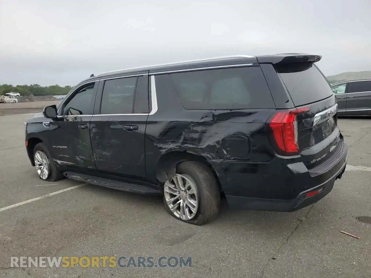 2 Photograph of a damaged car 1GKS2FKD5MR286861 GMC YUKON 2021