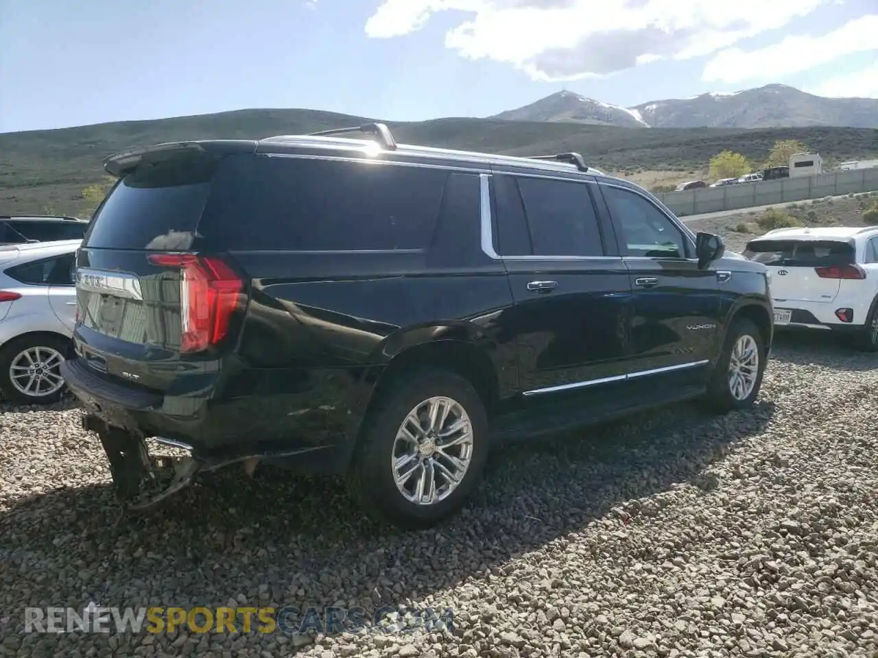 3 Photograph of a damaged car 1GKS2GKD1MR370472 GMC YUKON 2021