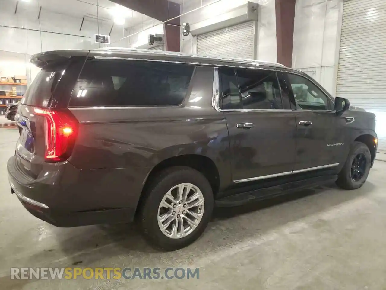 3 Photograph of a damaged car 1GKS2GKD5MR358213 GMC YUKON 2021